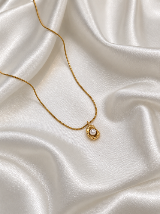 Pearl Embrace Neck Chain