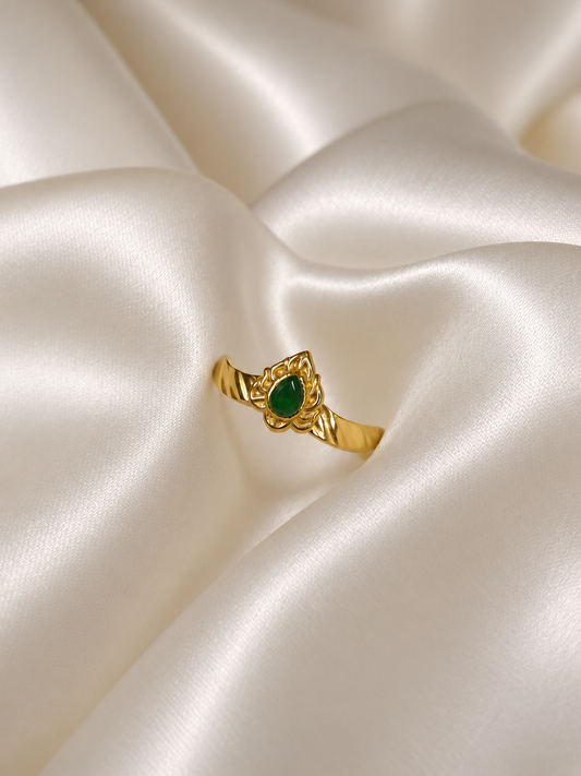 Emerald Gemstone Ring ( Adjustable )