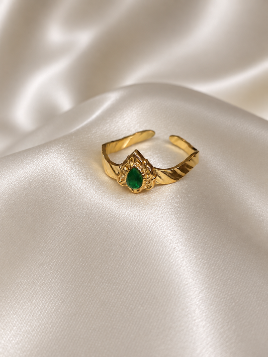 Emerald Gemstone Ring ( Adjustable )