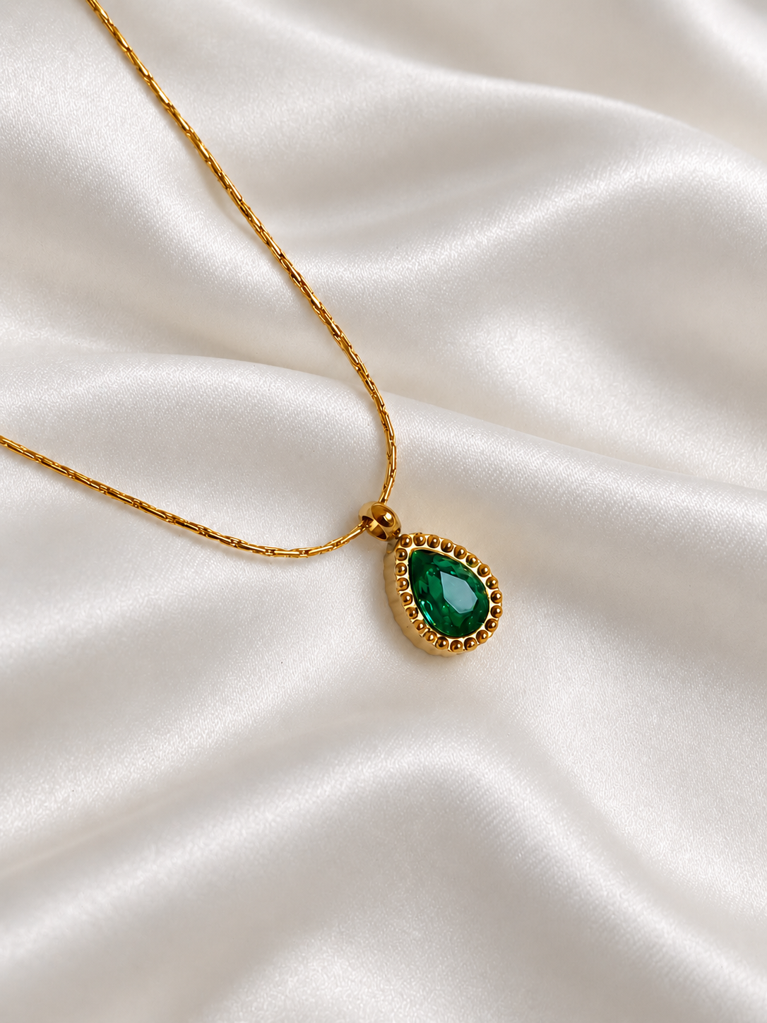 Pine Teardrop Neckchain