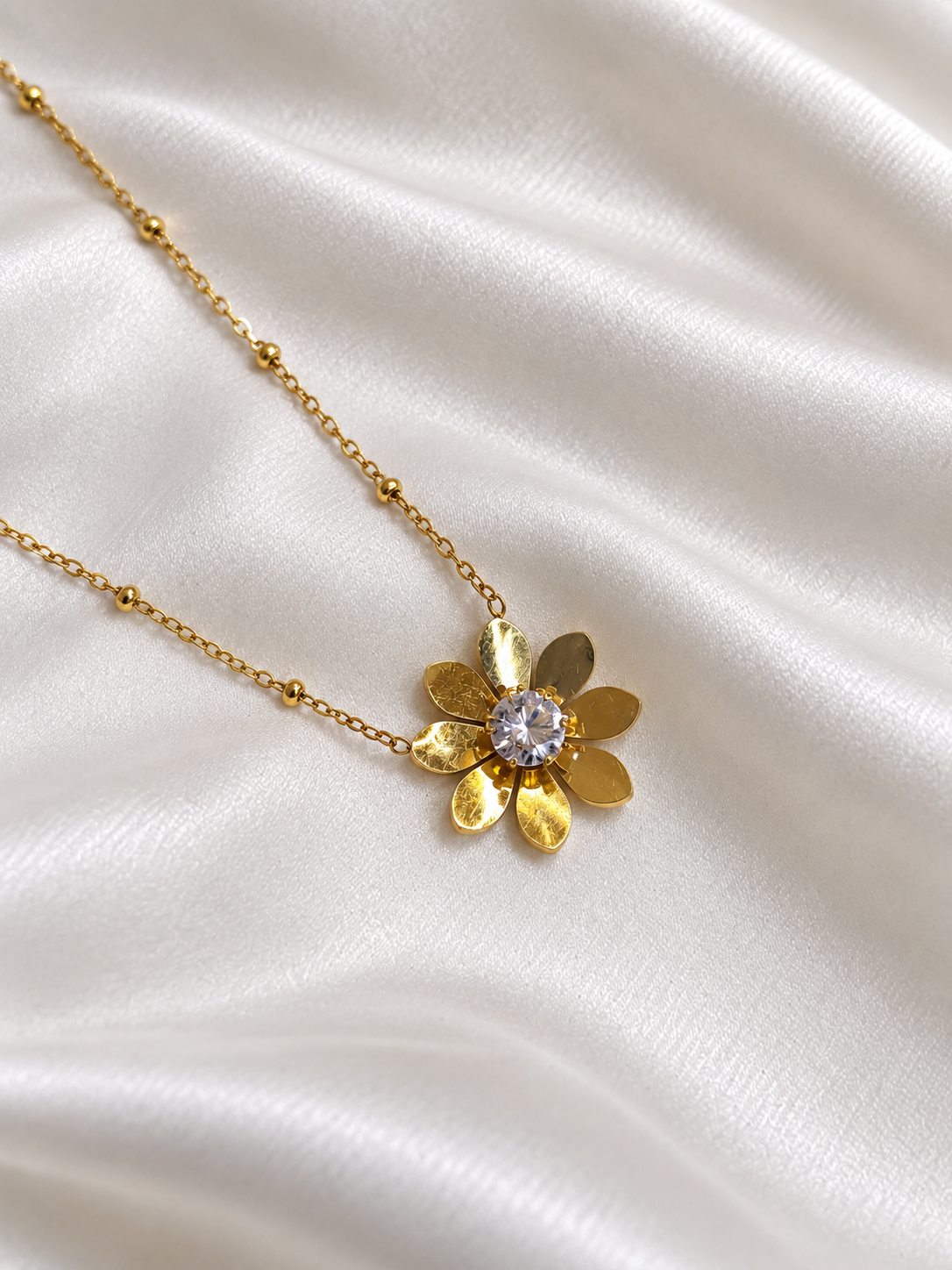 Daisy Sparkle Neck Chain
