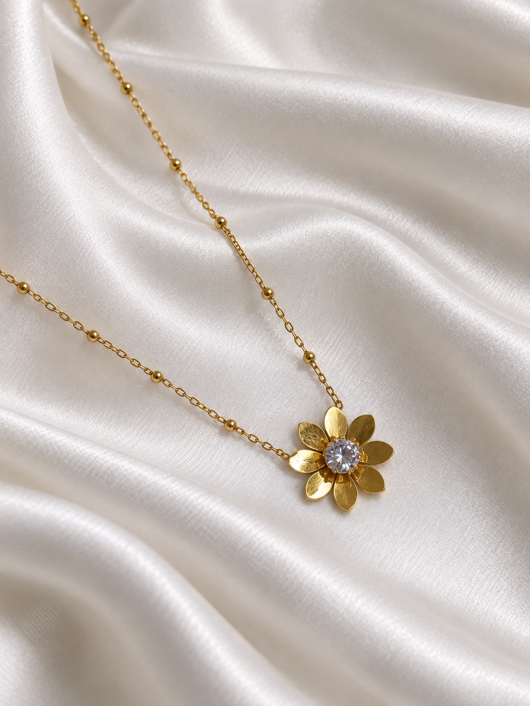 Daisy Sparkle Neck Chain